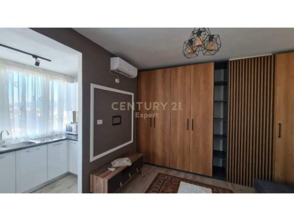 Tirane, jepet me qera garsonier 1+1 Kati 12, 40 m² 350 Euro (Perballe Kompleksit Delijorgji)