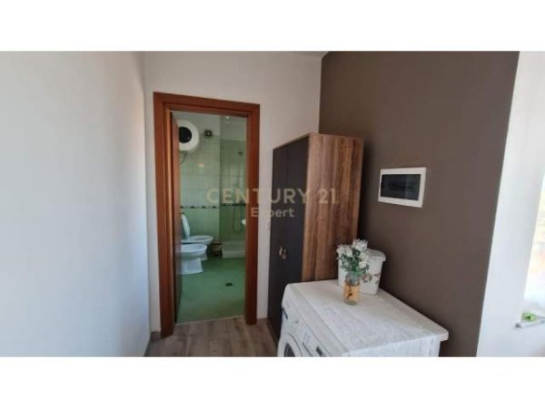 Tirane, jepet me qera garsonier 1+1 Kati 12, 40 m² 350 Euro (Perballe Kompleksit Delijorgji)