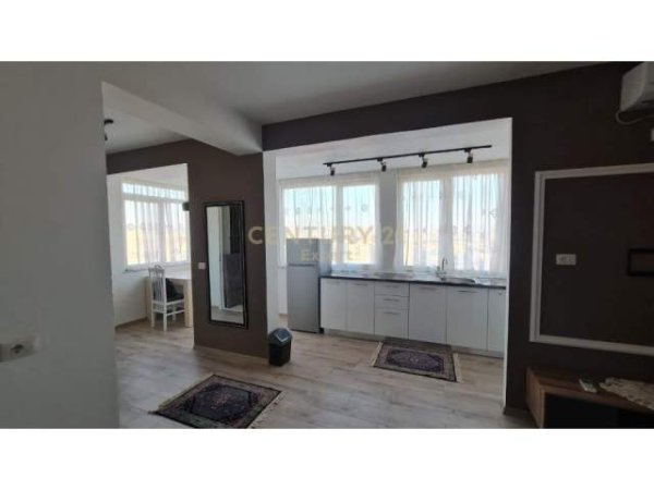 Tirane, jepet me qera garsonier 1+1 Kati 12, 40 m² 350 Euro (Perballe Kompleksit Delijorgji)