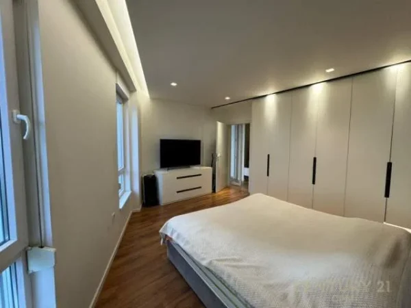 Tirane, jepet me qera apartament 2+1+BLK Kati 2, 90 m² 750 Euro (KOMPLEKSI MAGNET)