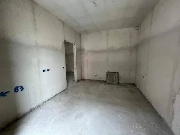 Shqiperi, shes 54.000 Euro