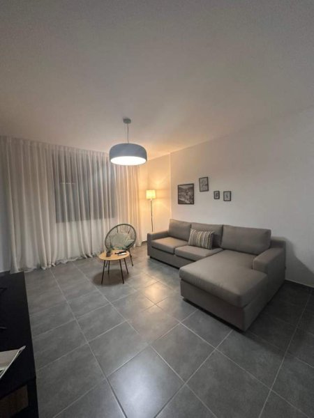 Tirane, jepet me qera apartament 1+1+BLK Kati 5, 68 m² 500 Euro (Liqeni thate)