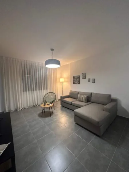 Tirane, jepet me qera apartament 1+1+BLK Kati 5, 68 m² 500 Euro (Liqeni thate)
