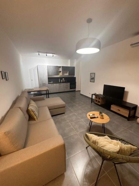 Tirane, jepet me qera apartament 1+1+BLK Kati 5, 68 m² 500 Euro (Liqeni thate)