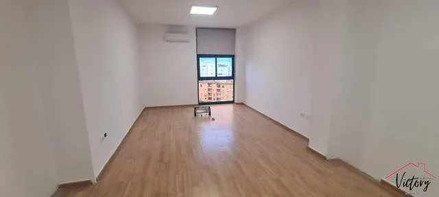 Tirane, jepet me qera zyre Kati 6, 147 m² 1.600 Euro (Rruga e Kavajes)