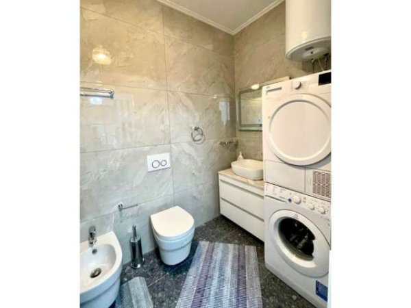 Tirane, jepet me qera apartament 1+1 Kati 4, 60 m² 450 Euro (Brryli)