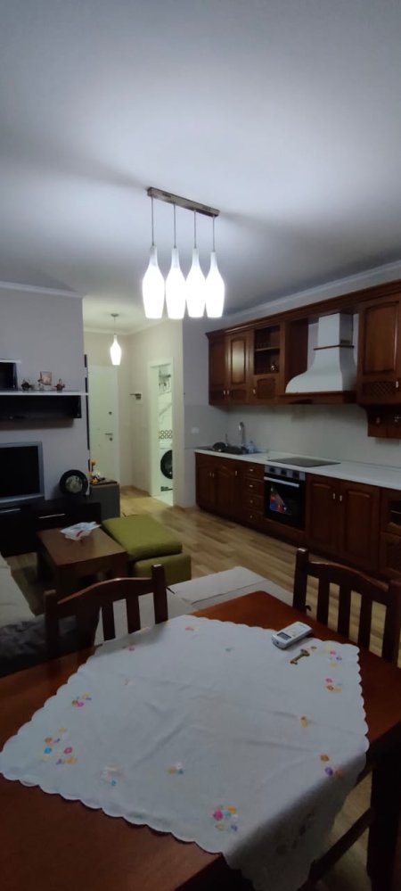 Tirane, jepet me qera apartament 2+1+A+BLK Kati 4, 110 m² 550 Euro (ali demi)