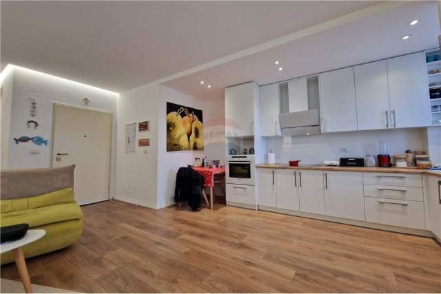 Vlore, shes apartament 1+1+BLK Kati 3, 62 m² 2.300 Euro/m2 (Rr Dhimiter Konomi)