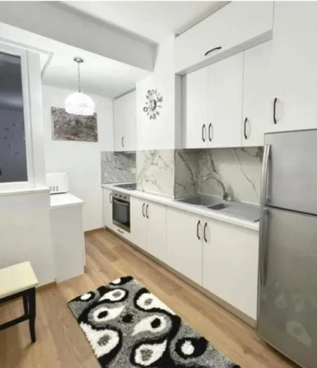 Tirane, jepet me qera apartament 1+1+BLK Kati 4, 60 m² 450 Euro (Brryli)
