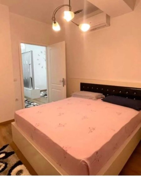 Tirane, jepet me qera apartament 1+1+BLK Kati 4, 60 m² 450 Euro (Brryli)