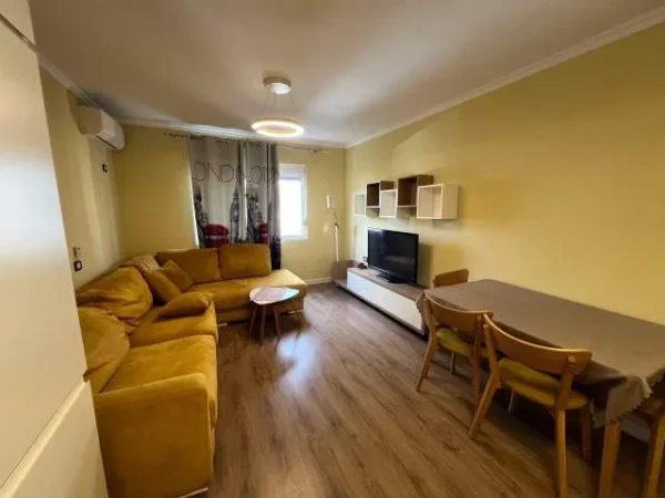 Tirane, jepet me qera apartament 1+1 Kati 4, 52 m² 400 Euro (Brryli)