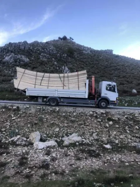 Transporte me kamion vinxh.