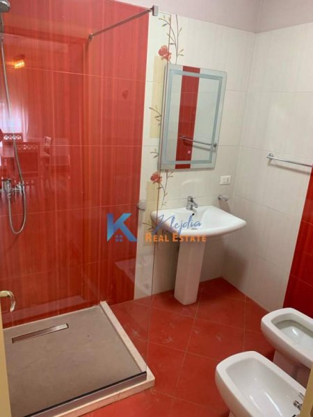 Tirane, jap me qera apartament 2+1+BLK Kati 6, 100 m² 650 Euro (Kompleksi Delijorgji)