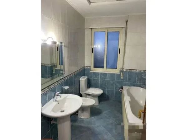 Tirane, jepet me qera apartament 1+1+BLK Kati 8, 75 m² 550 Euro (don bosko)