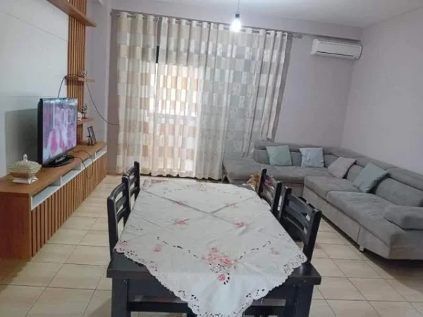 Tirane, jepet me qera apartament 1+1+BLK Kati 8, 73 m² 34.900 Leke