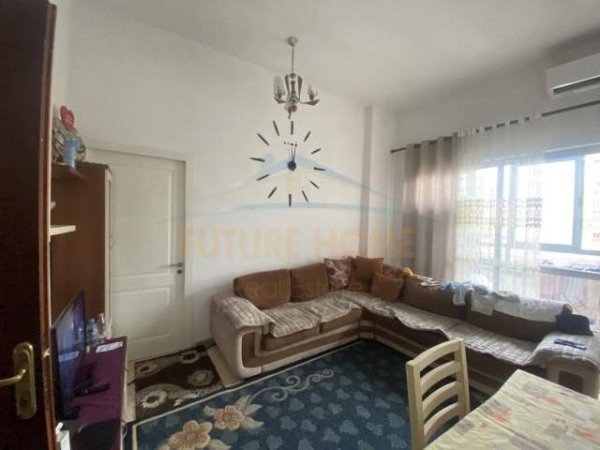 Tirane, shitet apartament 3+1 Kati 1, 101 m² 120.000 Euro (Bar ''2 Palmat'', Unaza e Re, Tiranë.)
