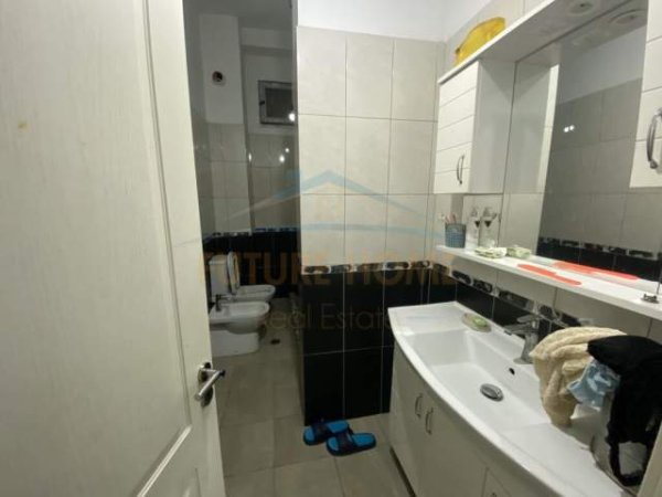 Tirane, shitet apartament 3+1 Kati 1, 101 m² 120.000 Euro (Bar ''2 Palmat'', Unaza e Re, Tiranë.)