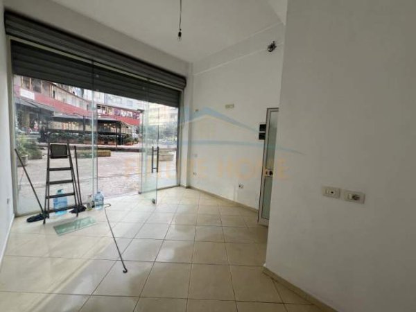 Tirane, jepet me qera ambjent biznesi Kati 0, 20 m² 400 Euro (Unaza re)