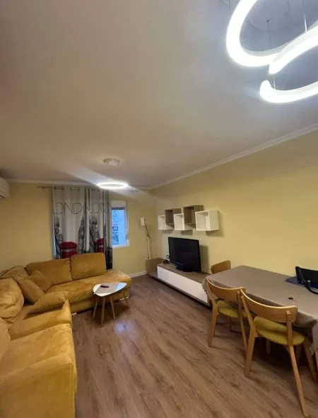 Tirane, jepet me qera apartament 1+1 Kati 4, 55 m² 400 Euro (Rruga Bardhyl)