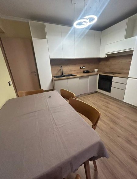 Tirane, jepet me qera apartament 1+1 Kati 4, 55 m² 400 Euro (Rruga Bardhyl)
