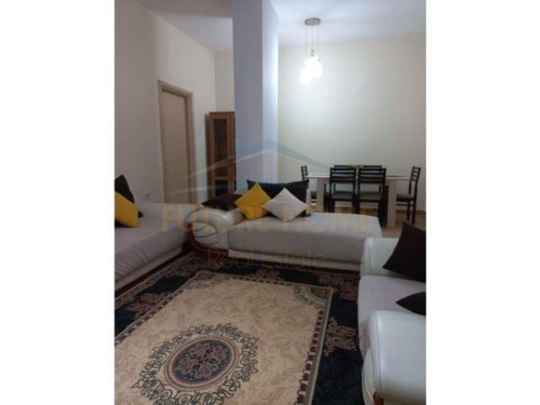 Tirane, jepet me qera apartament 3+1 Kati 2, 161 m² 1.500 Euro (KOMPLEKSI NOBIS)