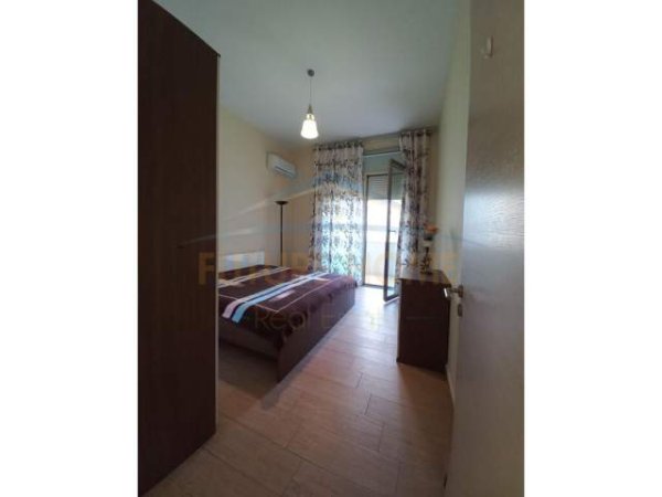 Tirane, jepet me qera apartament 3+1 Kati 2, 161 m² 1.500 Euro ("Kompleksi Nobis", Rruga Sami Frashëri)