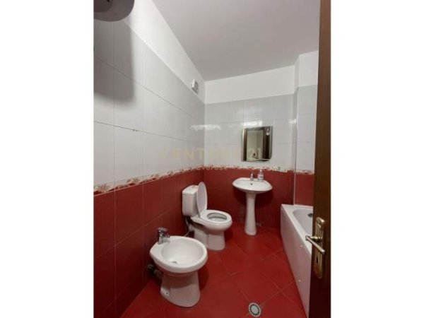 Tirane, jepet me qera apartament 2+1+BLK Kati 4, 104 m² 470 Euro (Don Bosko)