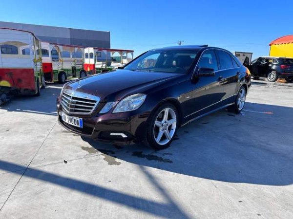 Durres, shes makine Mercedes-Benz E350 Viti 2009,