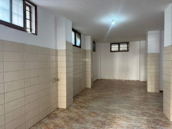 Tirane, shitet dyqan Kati 0, 92 m² 140.000 Euro (Shkolla e Baletit)