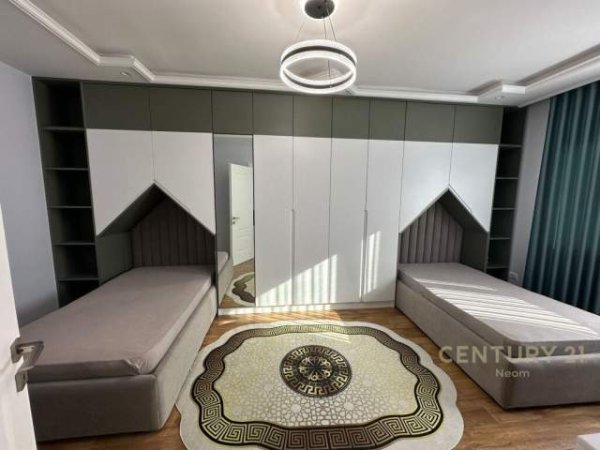 Tirane, jepet me qera apartament 2+1 Kati 5, 127 m² 1.300 Euro