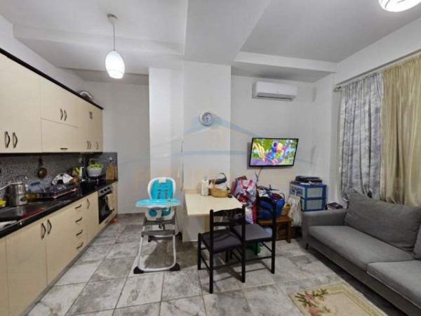 Tirane, jepet me qera apartament Kati 3, 65 m² 450 Euro (Kompleksi Kontakt)