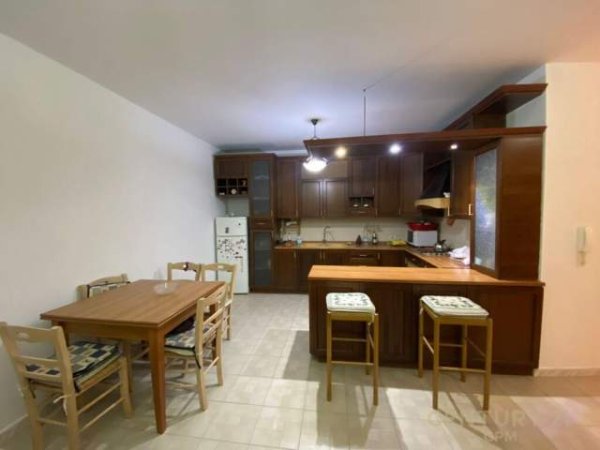 Tirane, jepet me qera apartament Kati 7, 74 m² 550 Euro (Komuna e Parisit)