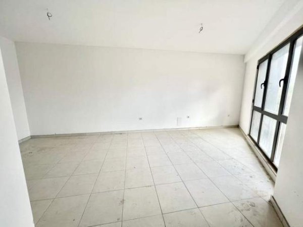 Tirane, shitet apartament 94 m² 1.350 Euro/m2