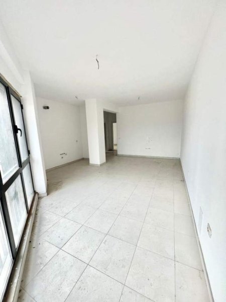 Tirane, shitet apartament 94 m² 1.350 Euro/m2