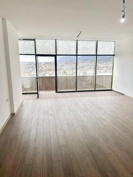 Tirane, shitet 130.800 Euro