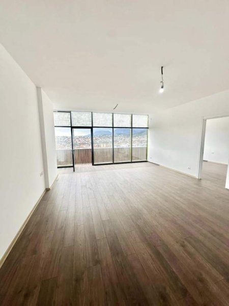 Tirane, shitet apartament 2+1 109 m² 130.800 Euro