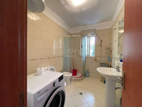 Tirane, jepet me qera apartament 90 m² 550 Euro (liqeni)