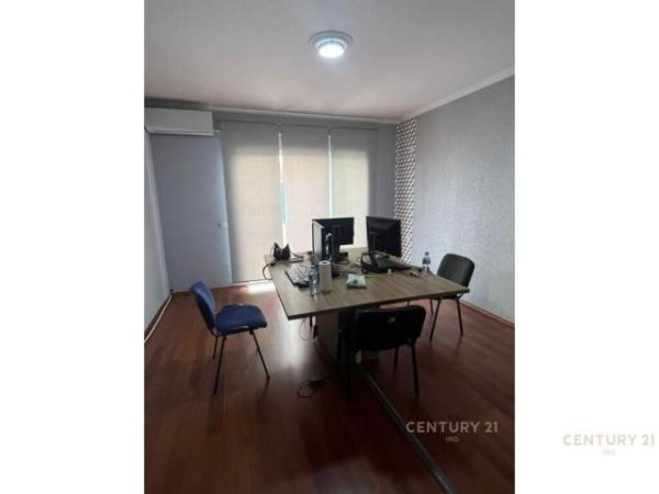 Tirane, jepet me qera ambjent biznesi Kati 1, 150 m² 850 Euro (5 Maji)