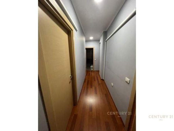 Tirane, jepet me qera ambjent biznesi Kati 1, 150 m² 850 Euro (5 Maji)