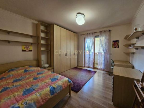 Tirane, jepet me qera apartament 3+1 300 m² 1.700 Euro (faik konica)