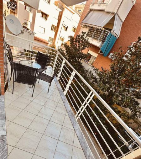 Tirane, jepet me qera apartament 1+1+BLK Kati 2, 70 m² 550 Euro (RRUGA PETI)