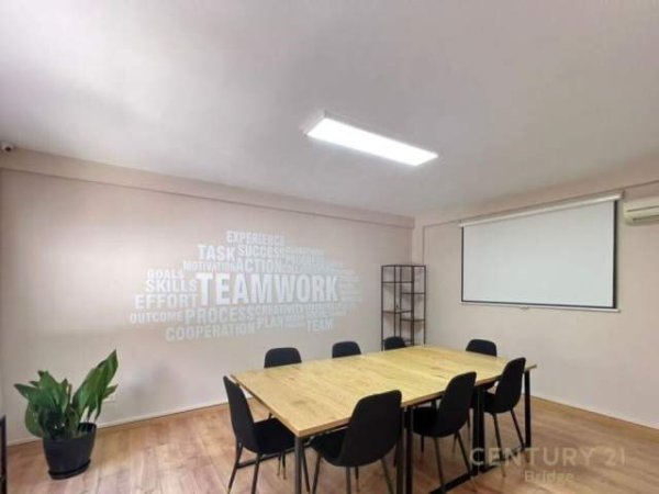 Tirane, jepet me qera ambjent biznesi Kati 3, 117 m² 900 Euro (Ish Blloku)