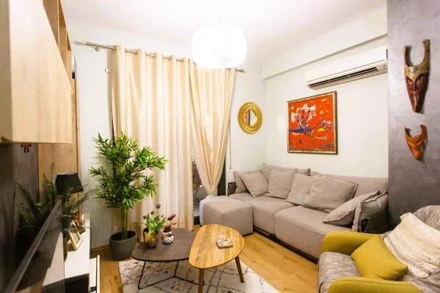 Tirane, jepet me qera 600 Euro