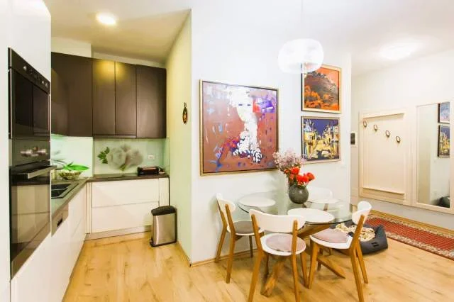 Tirane, jepet me qera 600 Euro