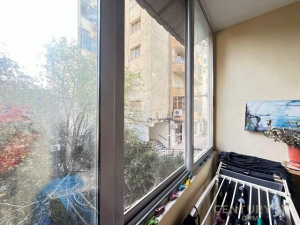 Tirane, jepet me qera apartament 2+1 Kati 1, 120 m² 500 Euro (Qender)