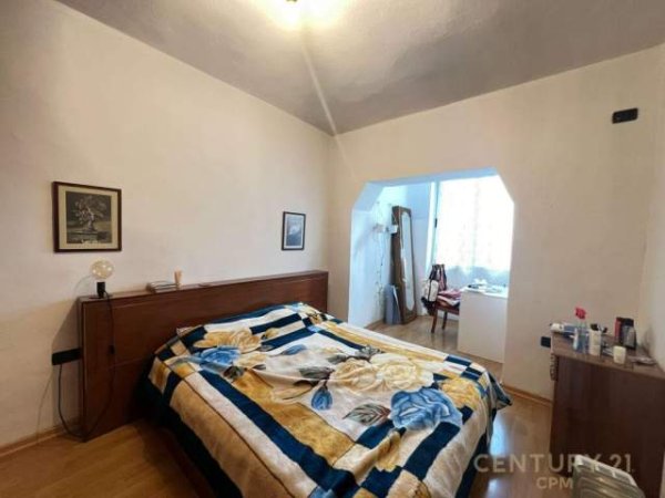 Tirane, jepet me qera apartament 2+1 Kati 1, 120 m² 500 Euro (Qender)