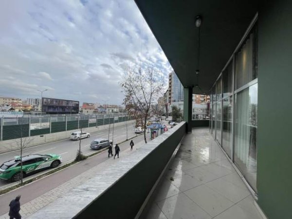 Tirane, jepet me qera dyqan Kati 2, 30 m² 25.000 Leke (teodor keko)