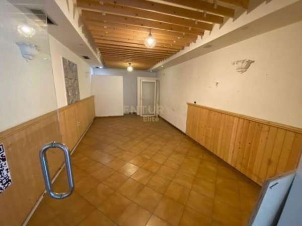 Tirane, jepet me qera lokal 150 m² 1.050 Euro (Prane stadiumit Dinamo)