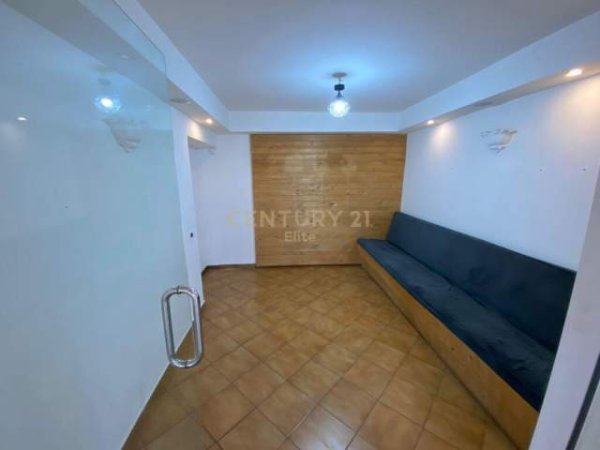 Tirane, jepet me qera lokal 150 m² 1.050 Euro (Prane stadiumit Dinamo)