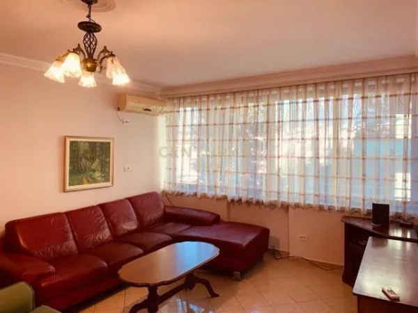 Tirane, jepet me qera apartament 400 Euro (Kodra e priftit)